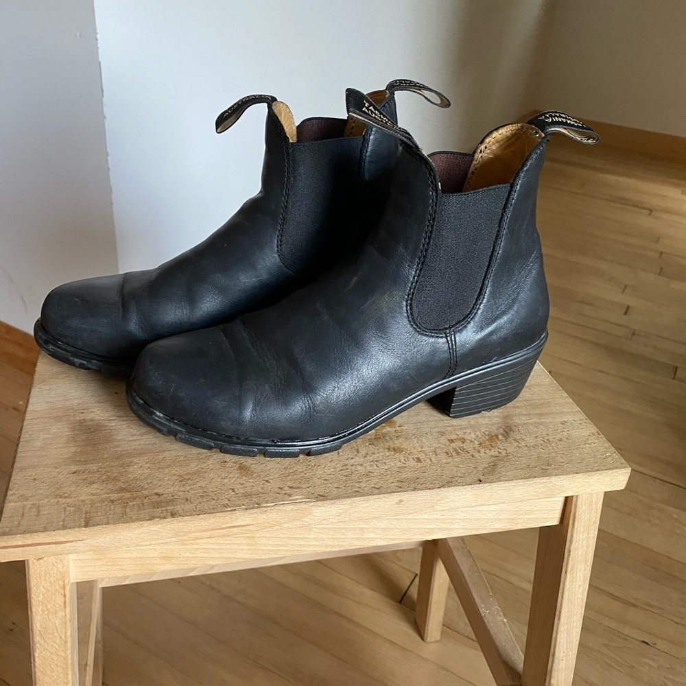 Blundstone high heeled black boot